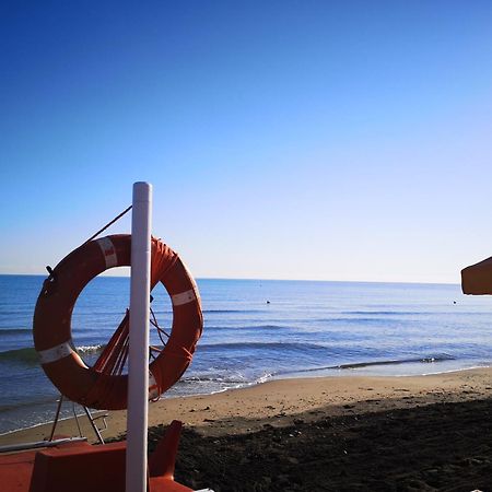 Baywatch Hotel Маргерита ди Савоя Екстериор снимка