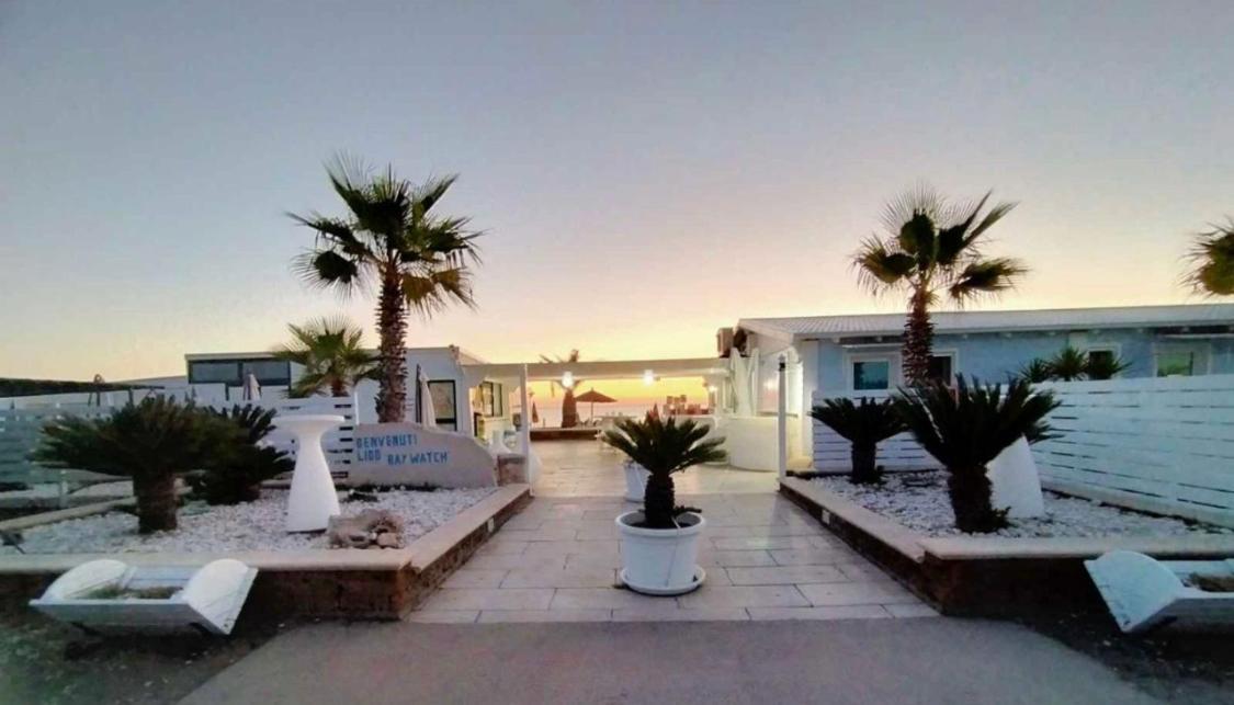 Baywatch Hotel Маргерита ди Савоя Екстериор снимка